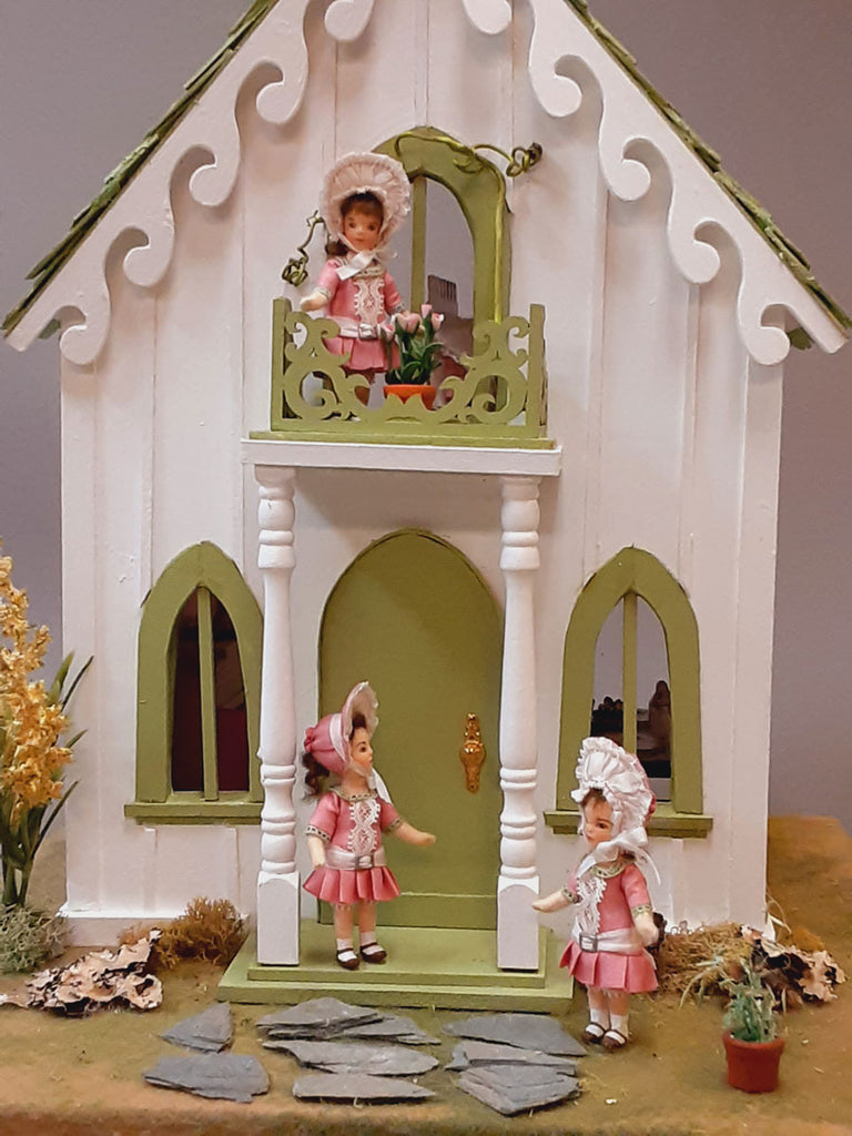 Sarah - A Dolls' House
