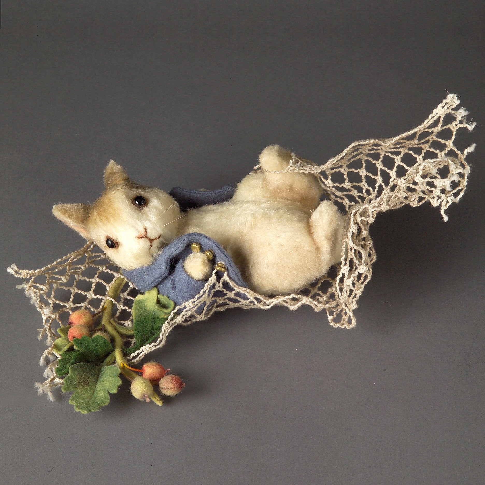 Peter Rabbit in the Gooseberry Net™ | R. John Wright Dolls